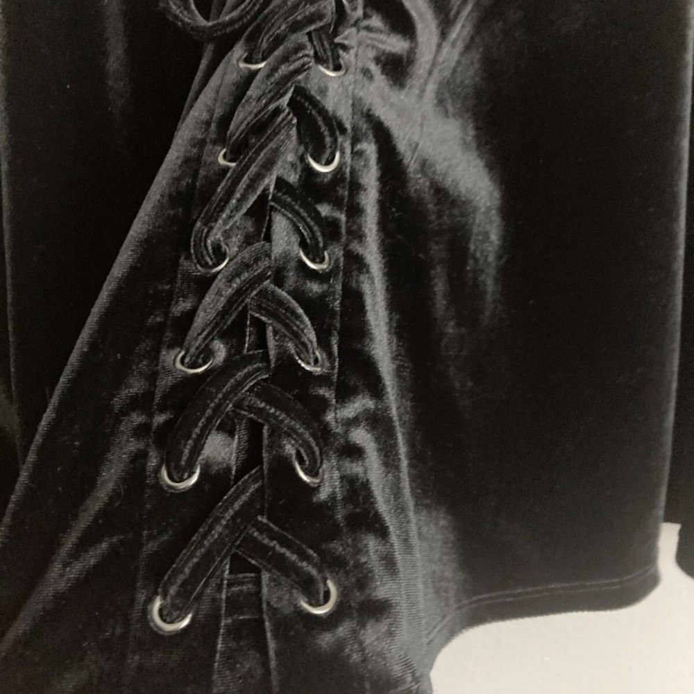 11-11 Hot Topic Black Velvet Short Skirt Lace Up Front Detail Stretch Medium - Picture 3 of 3